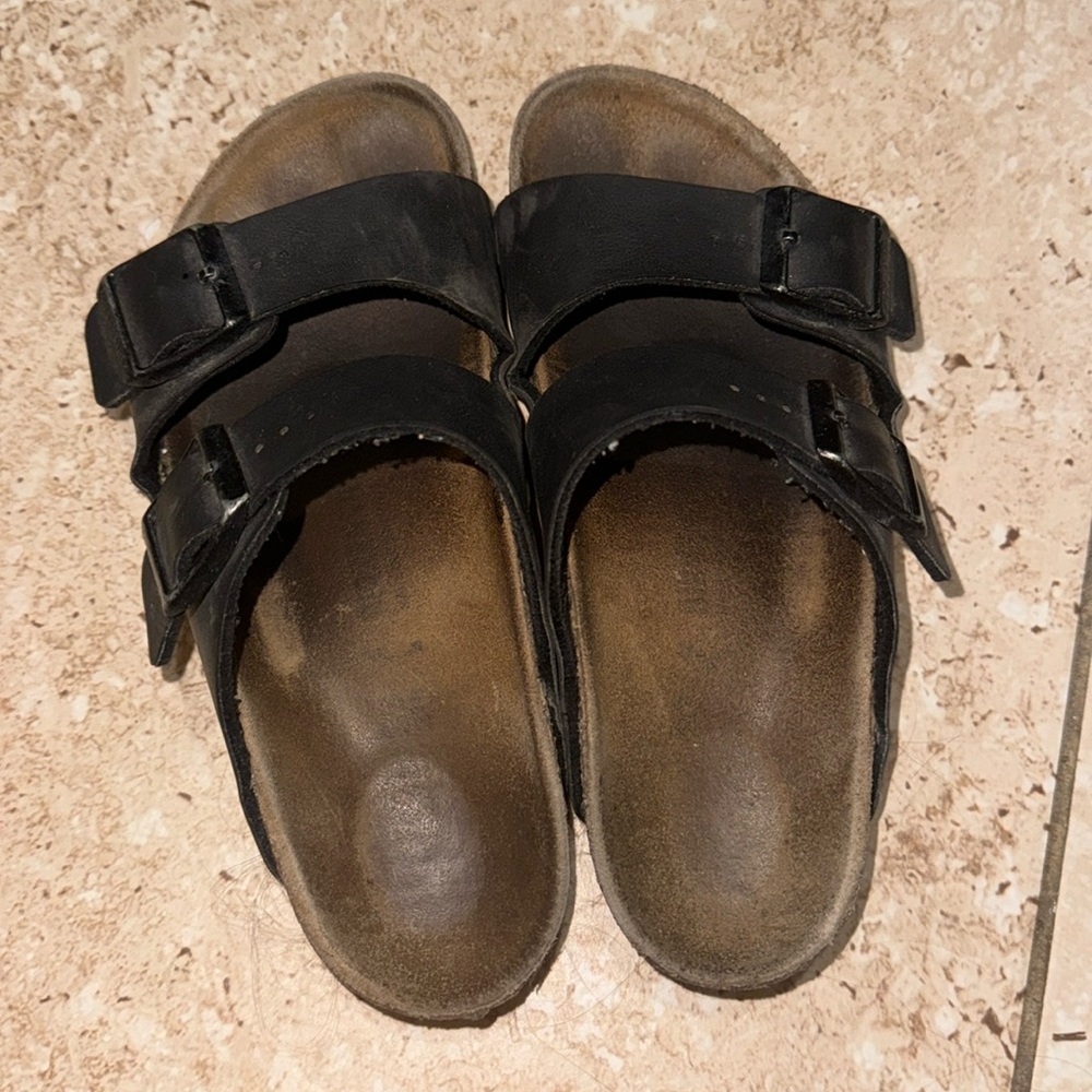 Birkenstock sandals in black kids